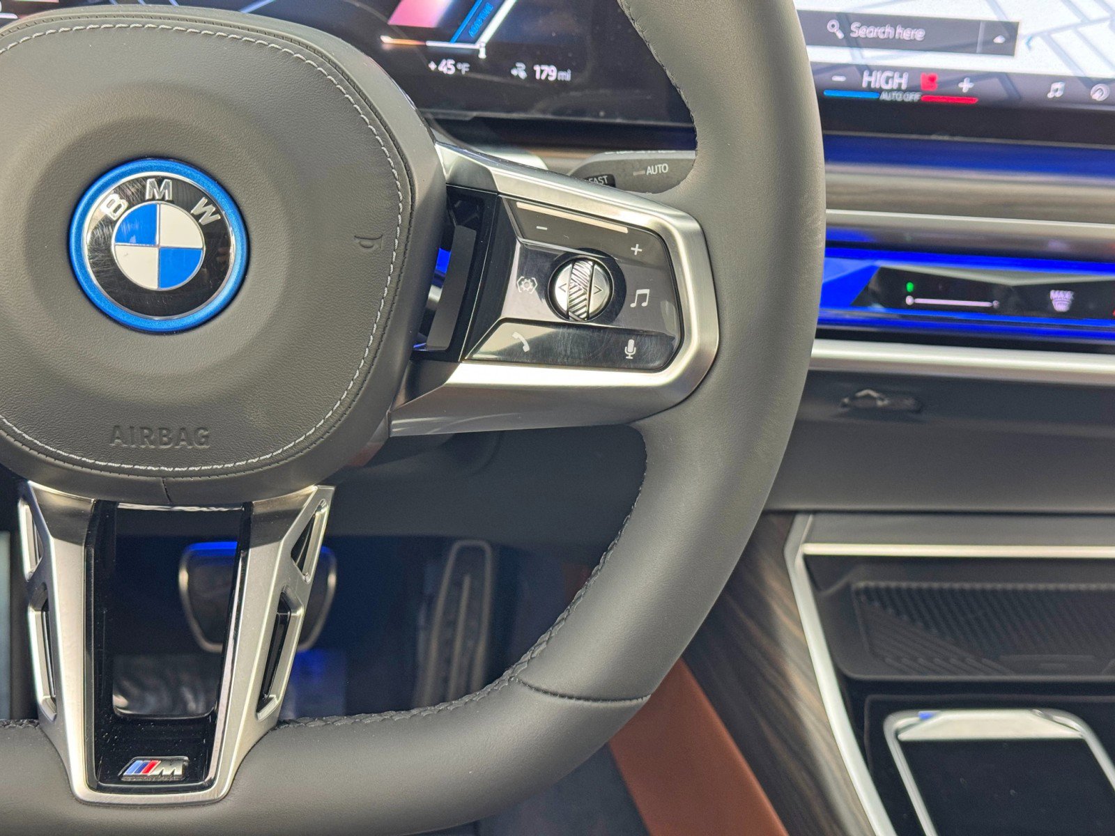 Used 2023 BMW i7 xDrive60 w/ Executive Package 2 image 25