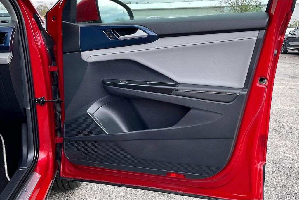 Used 2024 Volkswagen Taos SE w/ Black Wheel Plus Package image 22