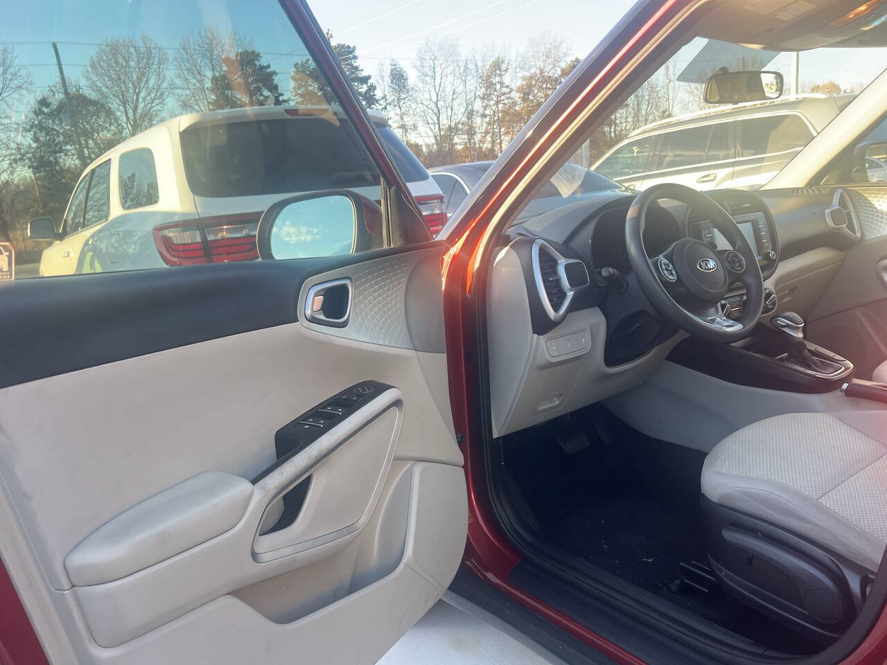 Used 2020 Kia Soul LX FWD image 7