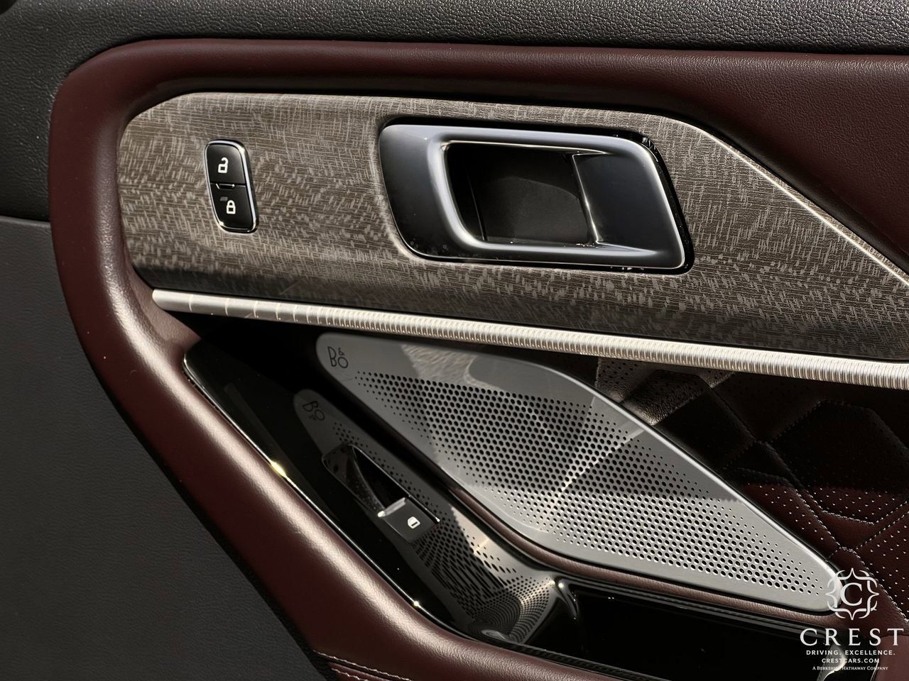 Used 2025 Ford Explorer Platinum w/ Ultimate Package AWD/4WD image 28