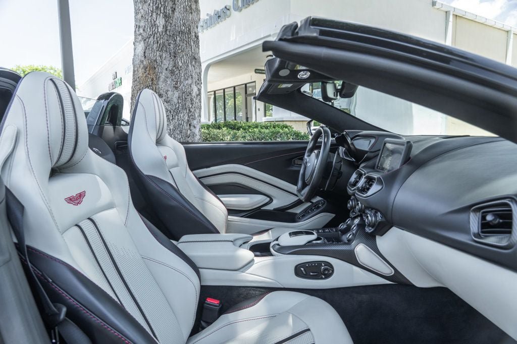 Used 2022 Aston Martin V8 Vantage Roadster RWD image 20