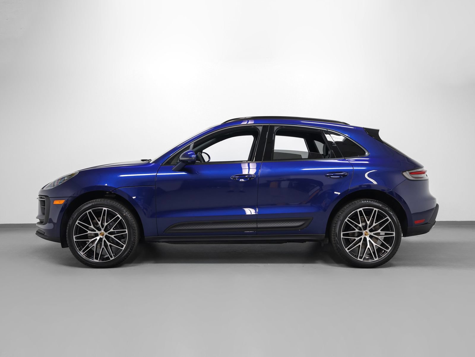 New 2026 Porsche Macan AWD/4WD image 2