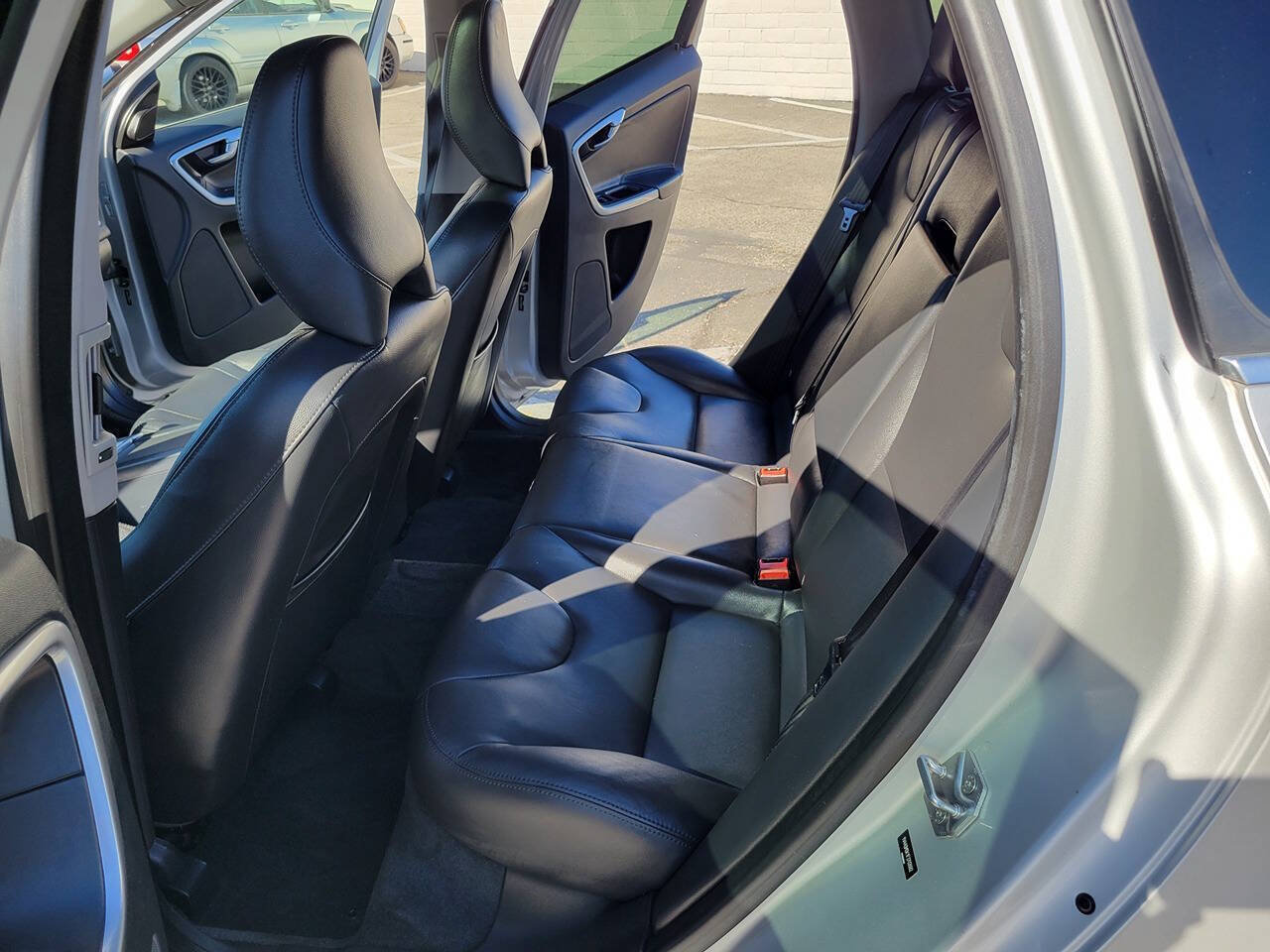 Used 2015 Volvo XC60 T5 Premier w/ Proximity Package FWD image 16