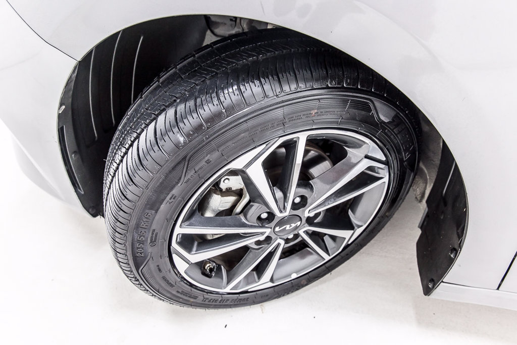 Used 2024 Kia Forte LXS FWD image 11