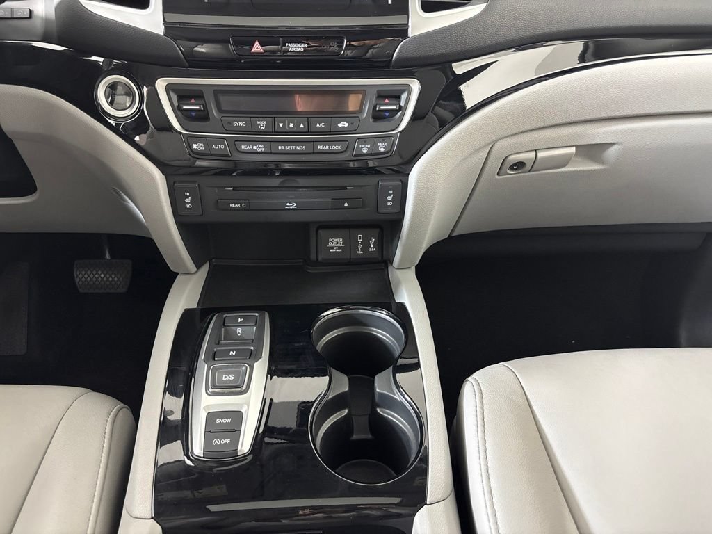 Used 2017 Honda Pilot Touring image 25