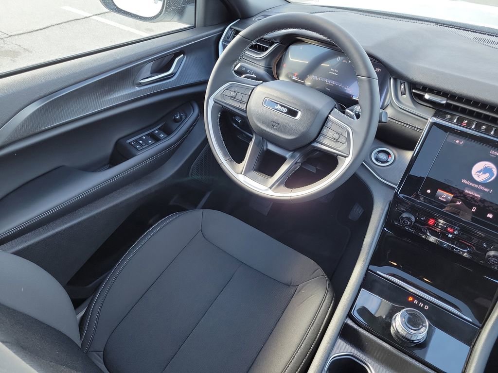 New 2025 Jeep Grand Cherokee Laredo X w/ Luxury Tech Group I image 15