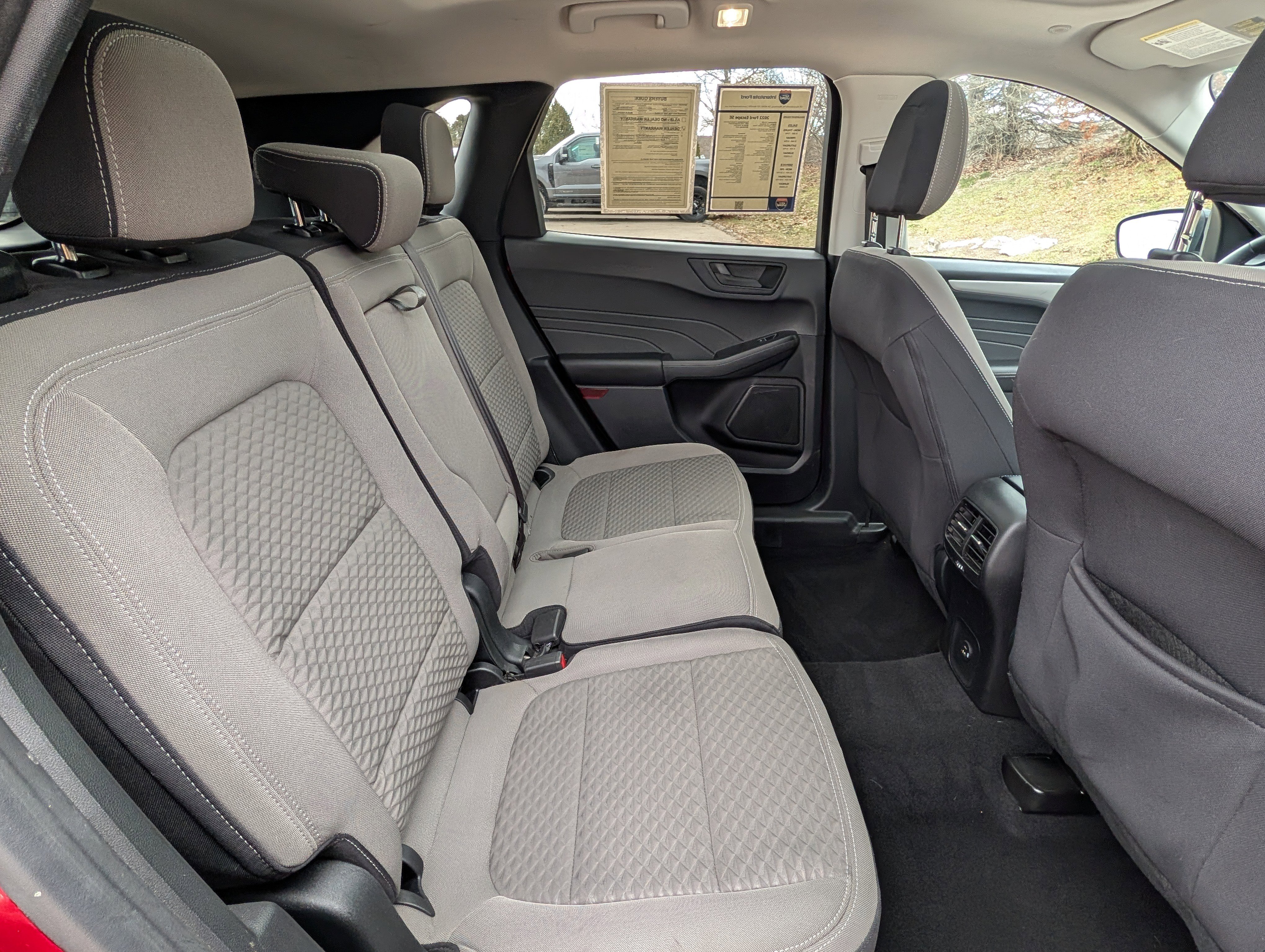 Used 2022 Ford Escape SE w/ SE Sport Appearance Package image 24