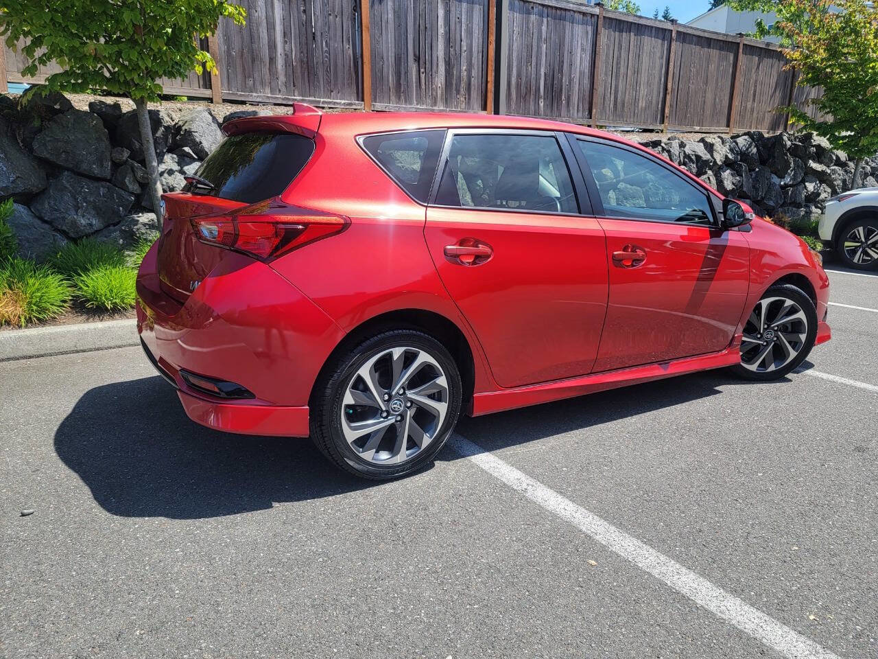 Used 2018 Toyota Corolla iM image 2