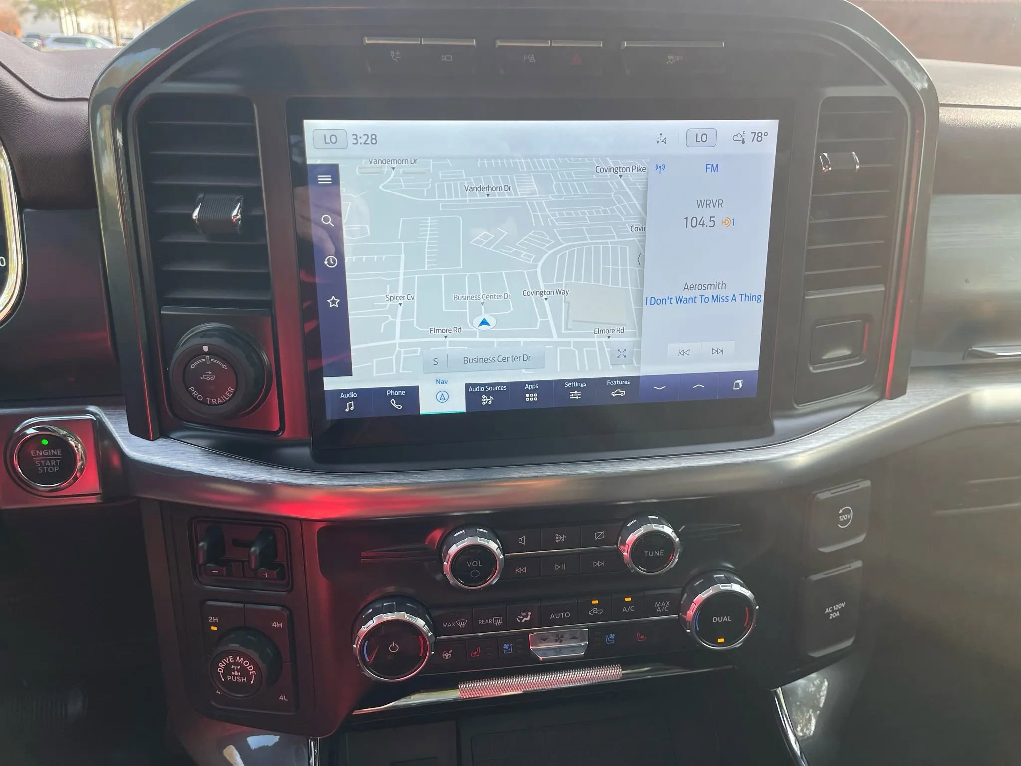 Used 2022 Ford F150 Lariat w/ Equipment Group 502A High image 18