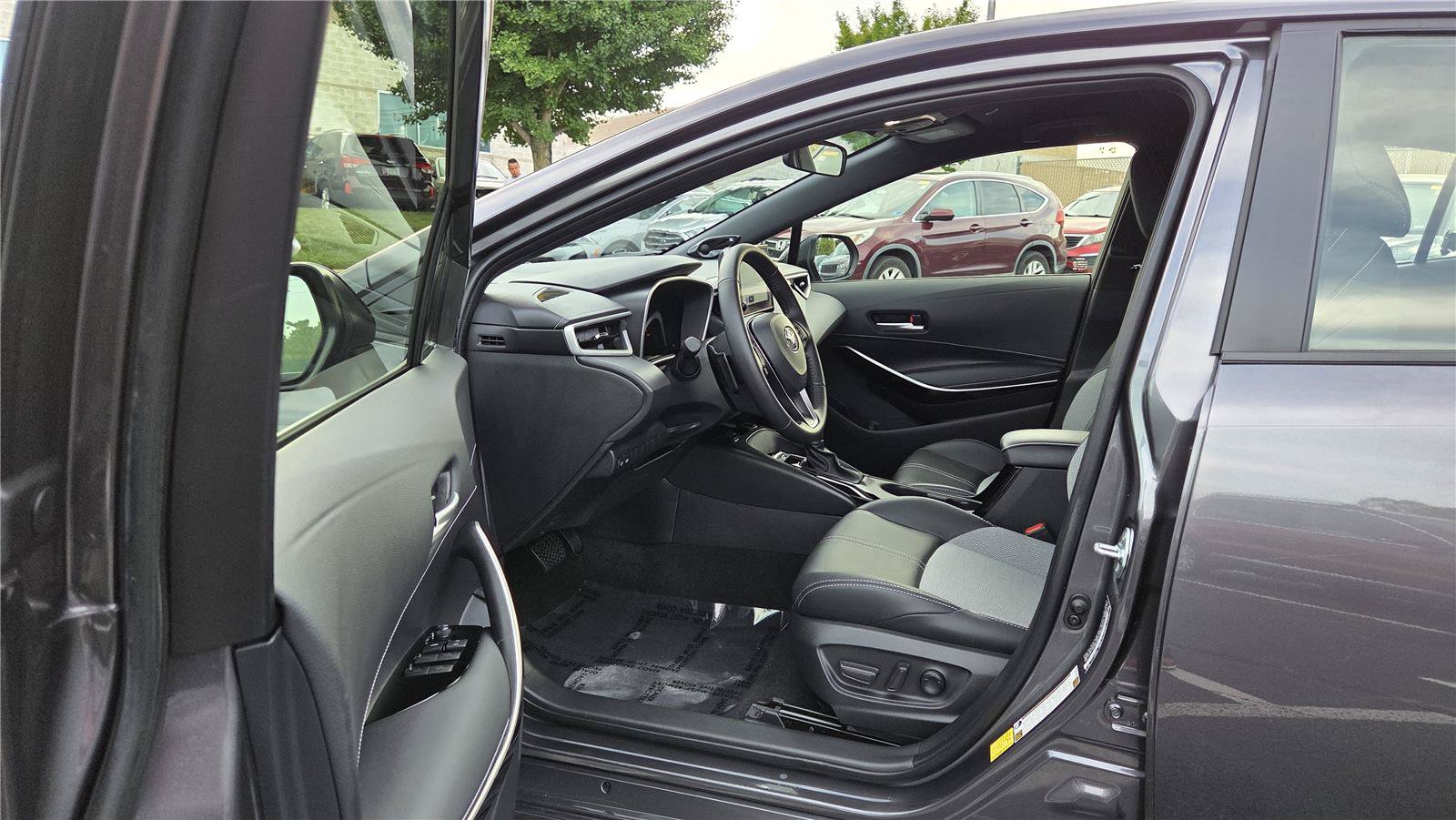 Used 2026 Toyota Corolla XSE FWD image 15