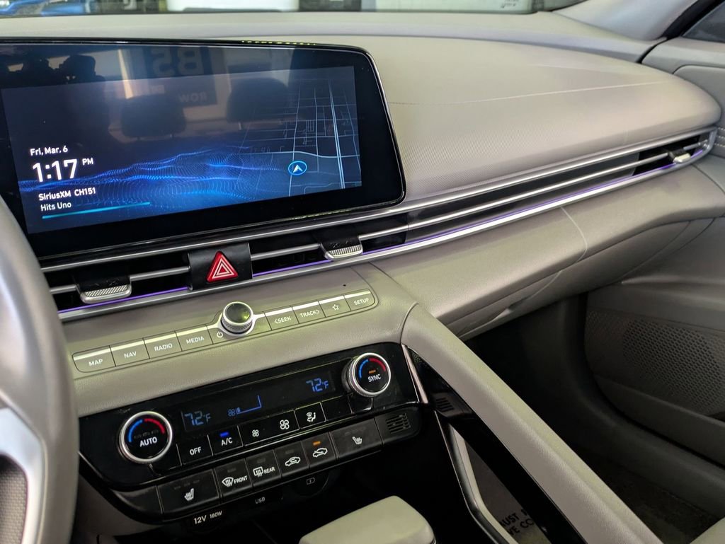 Used 2025 Hyundai Elantra SEL image 15