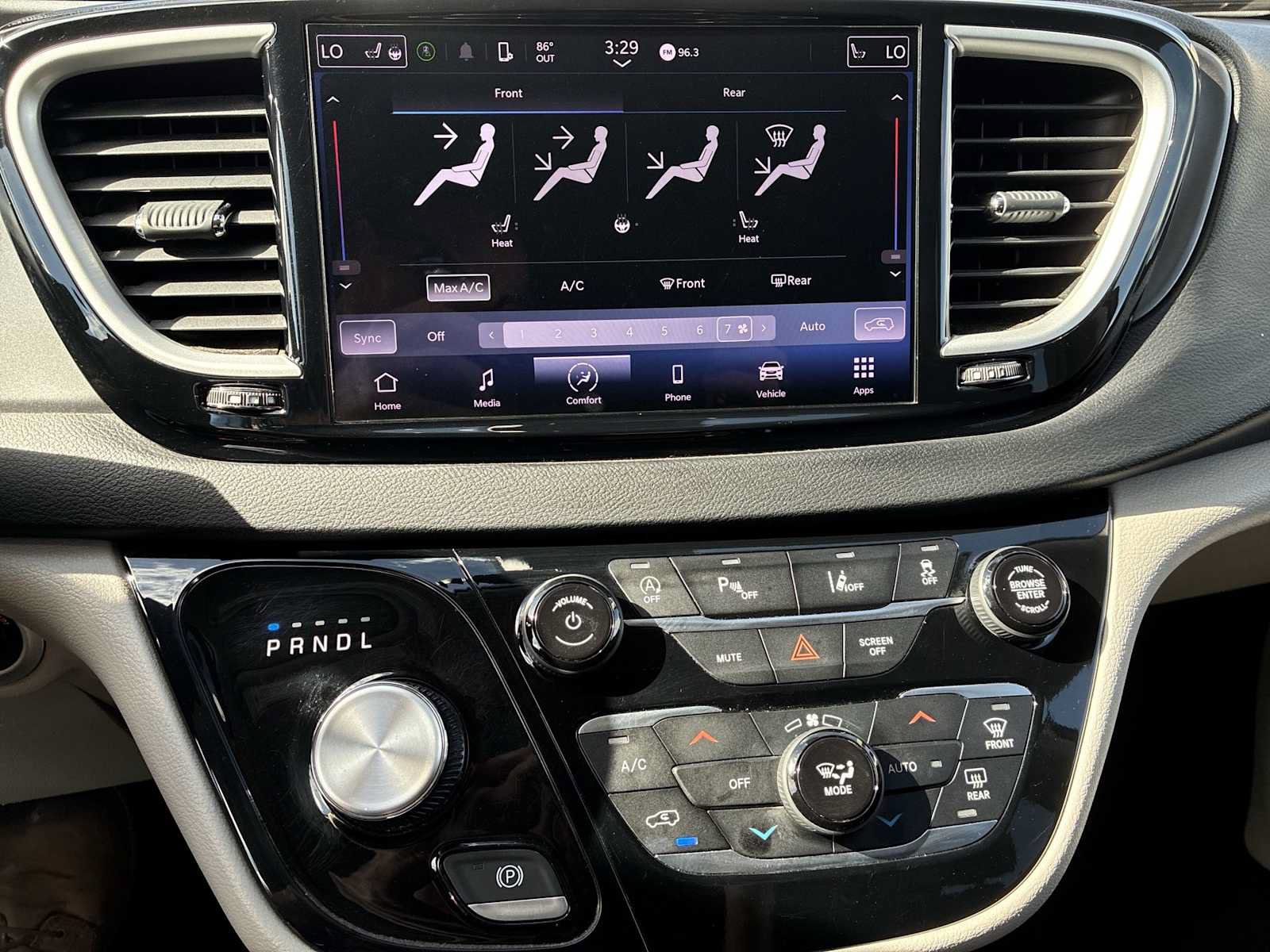 Used 2023 Chrysler Pacifica Touring-L FWD image 16