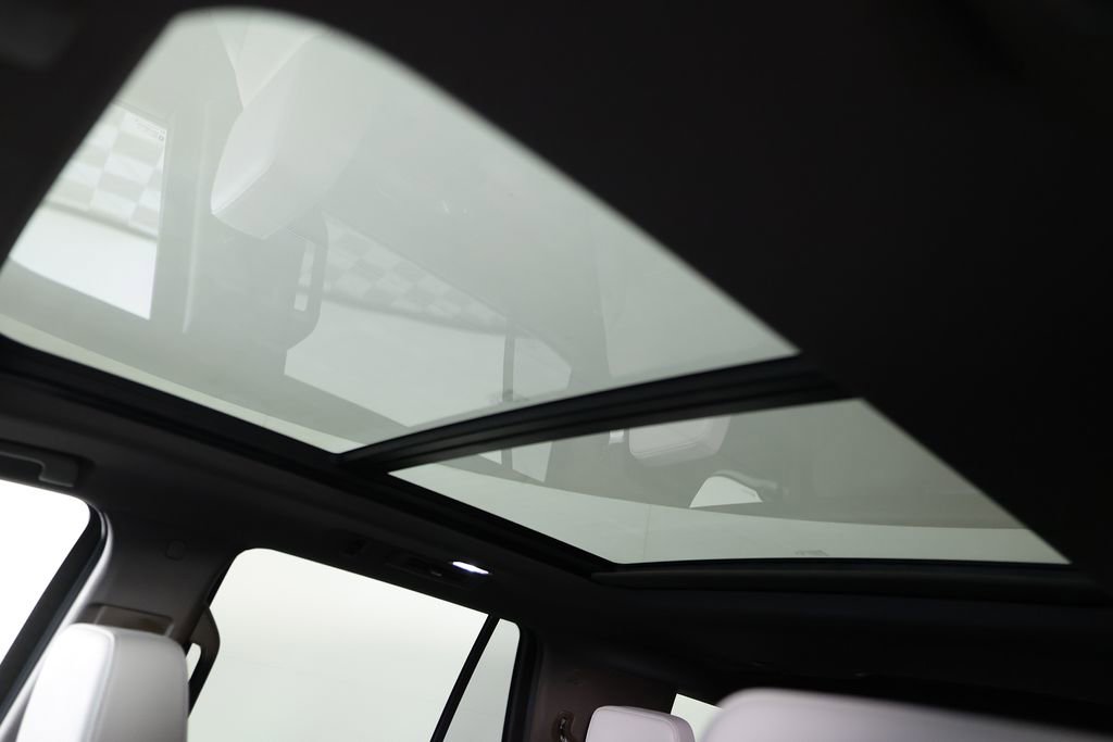 Used 2023 Chevrolet Tahoe Z71 w/ Luxury Package image 36