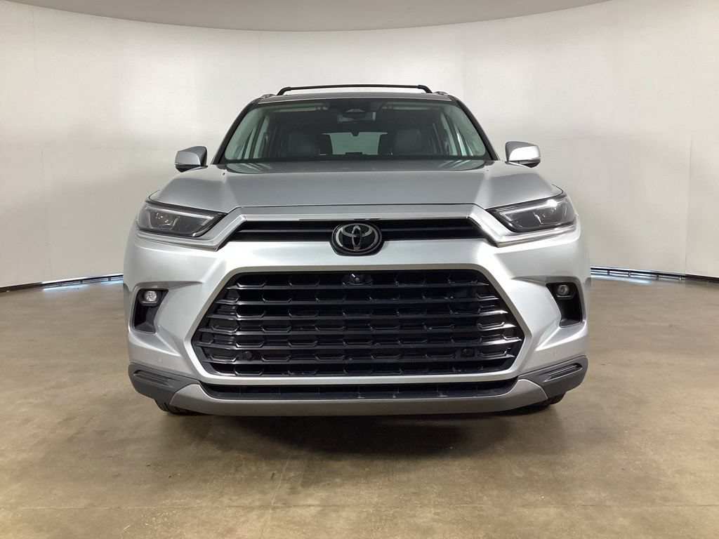 Used 2024 Toyota Grand Highlander AWD image 3