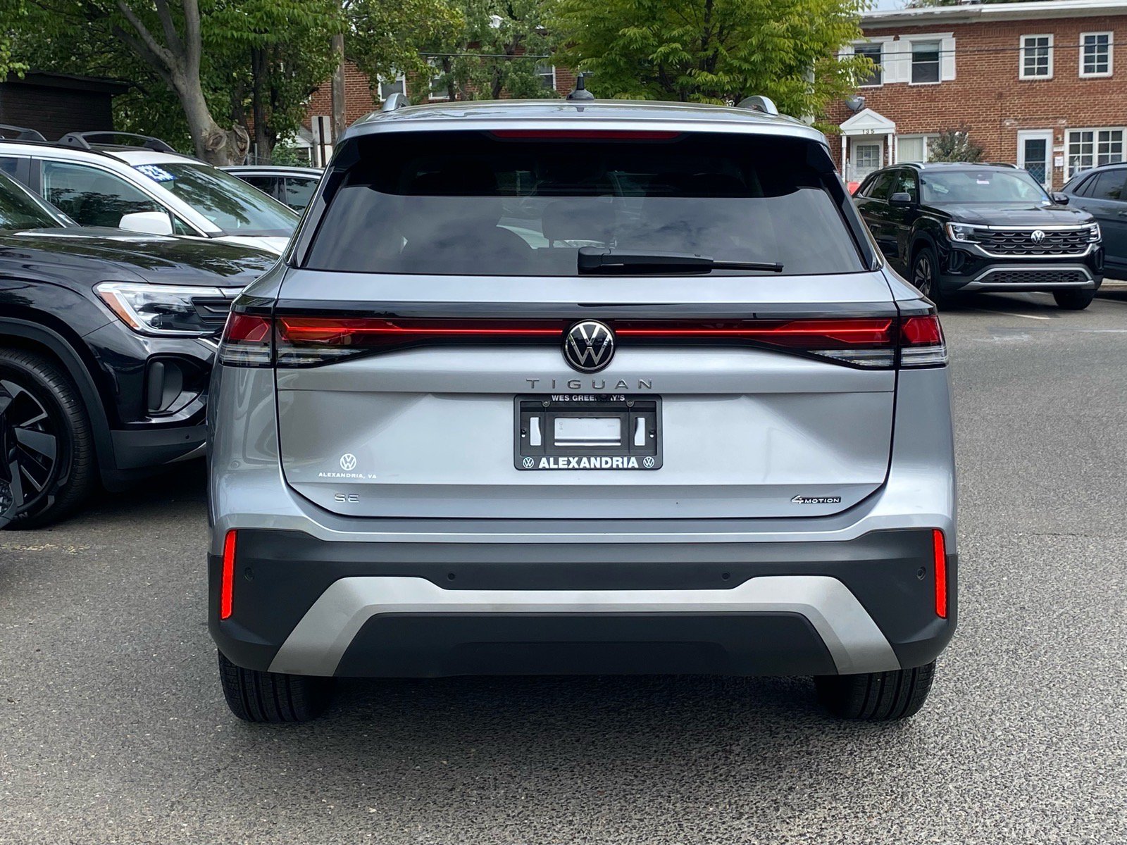 Certified 2025 Volkswagen Tiguan SE AWD/4WD image 4