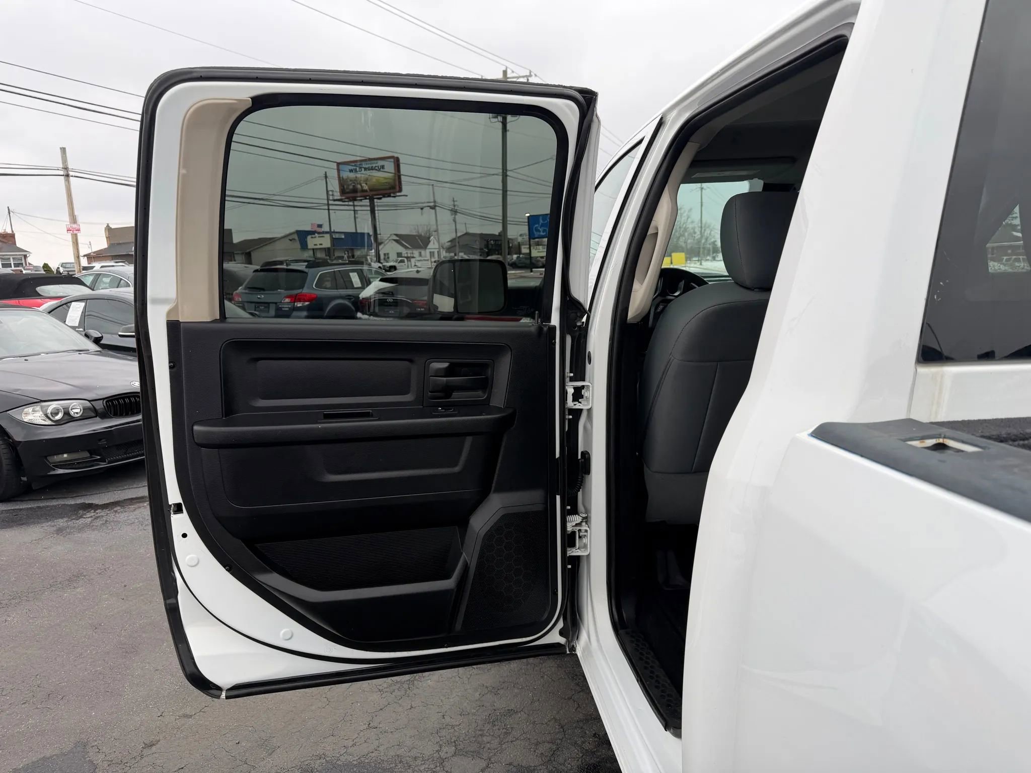 Used 2017 RAM 3500 Tradesman w/ Chrome Appearance Group image 20