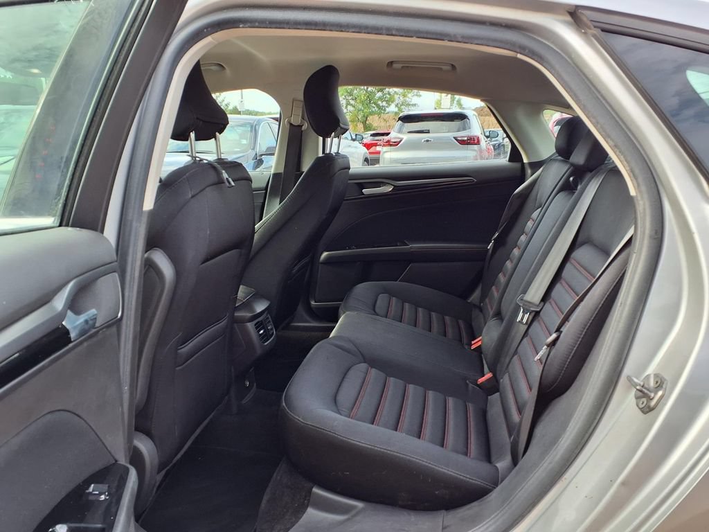 Used 2016 Ford Fusion SE w/ Equipment Group 201A AWD/4WD image 9