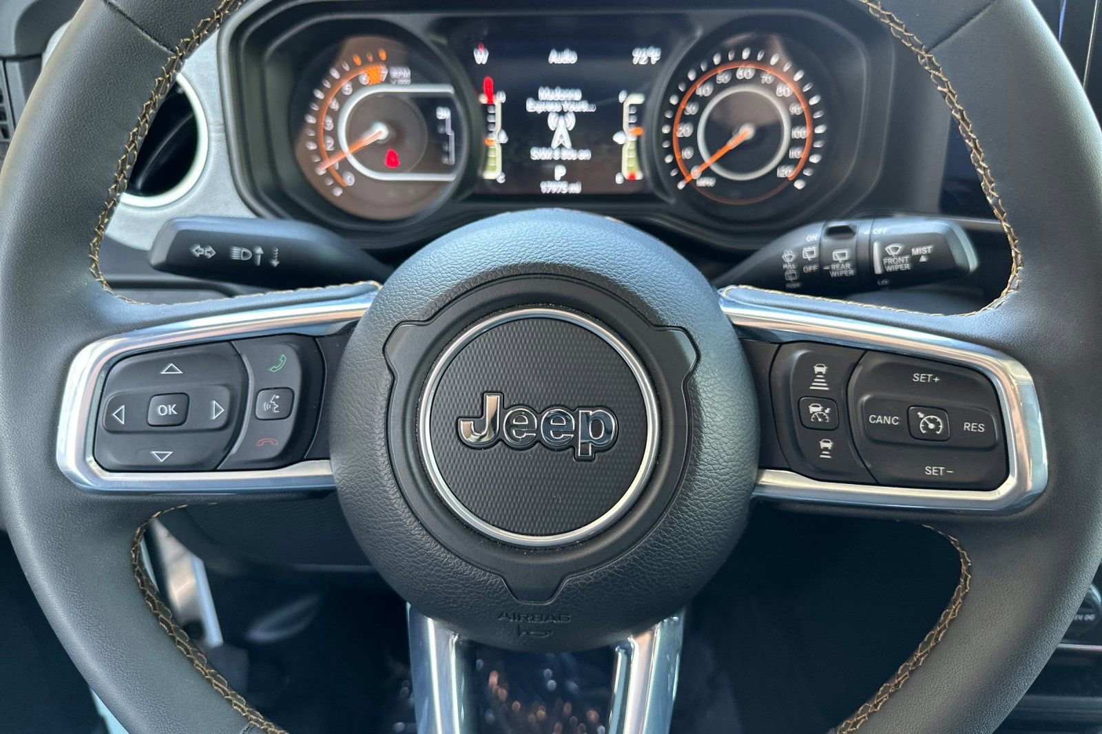 Used 2025 Jeep Wrangler Sahara image 23