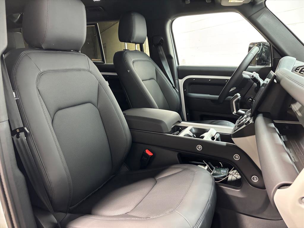 Used 2026 Land Rover Defender 110 X-Dynamic SE image 31