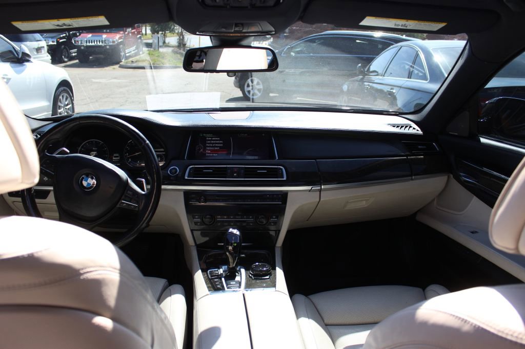 Used 2014 BMW 750Li xDrive AWD/4WD image 18