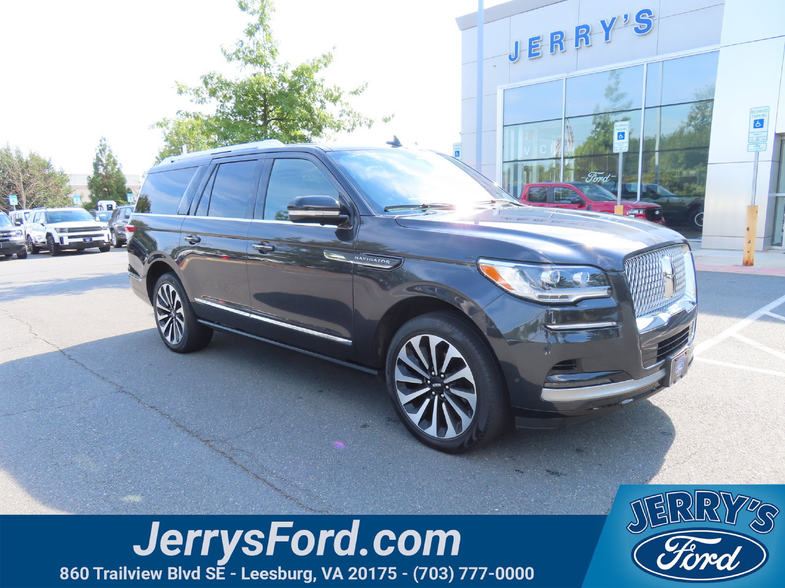 Used 2024 Lincoln Navigator L Reserve AWD/4WD image 1
