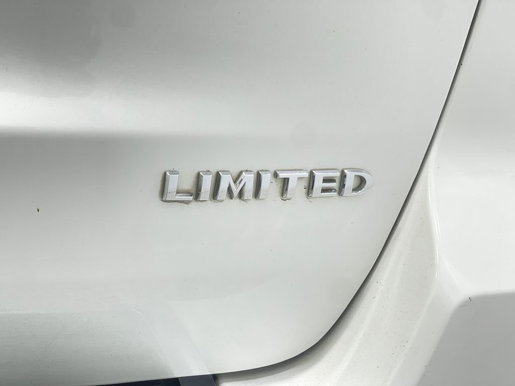 Used 2017 Jeep Grand Cherokee Limited image 41