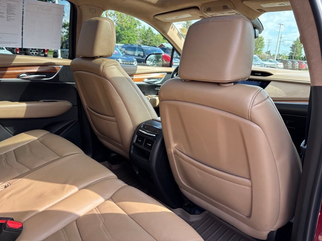 Used 2018 Cadillac XT5 Platinum AWD/4WD image 16