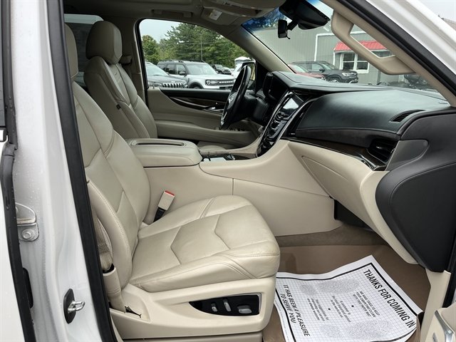 Used 2020 Cadillac Escalade Premium Luxury AWD/4WD image 40