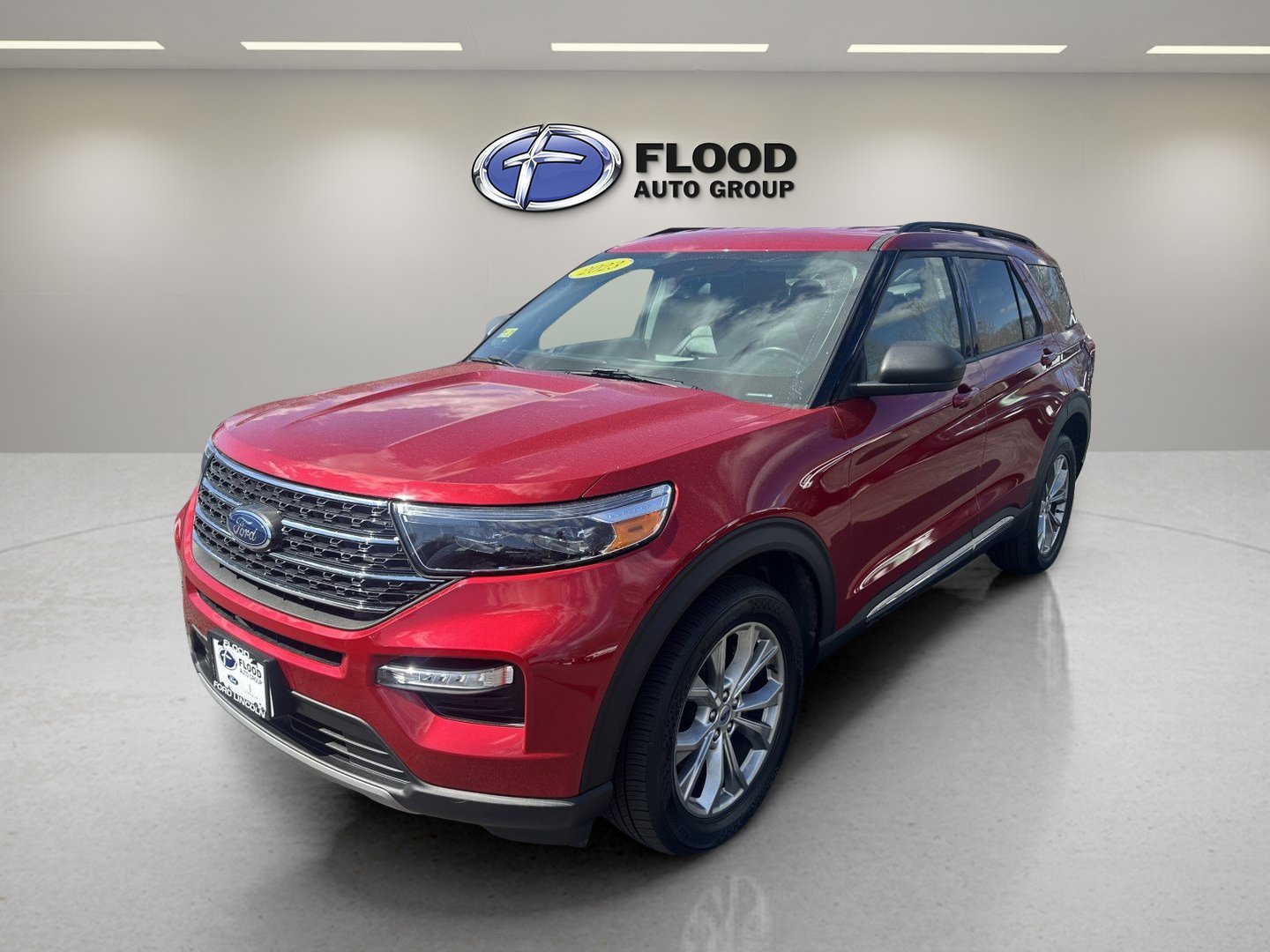 Certified 2023 Ford Explorer XLT w/ Equipment Group 202A AWD/4WD image 3