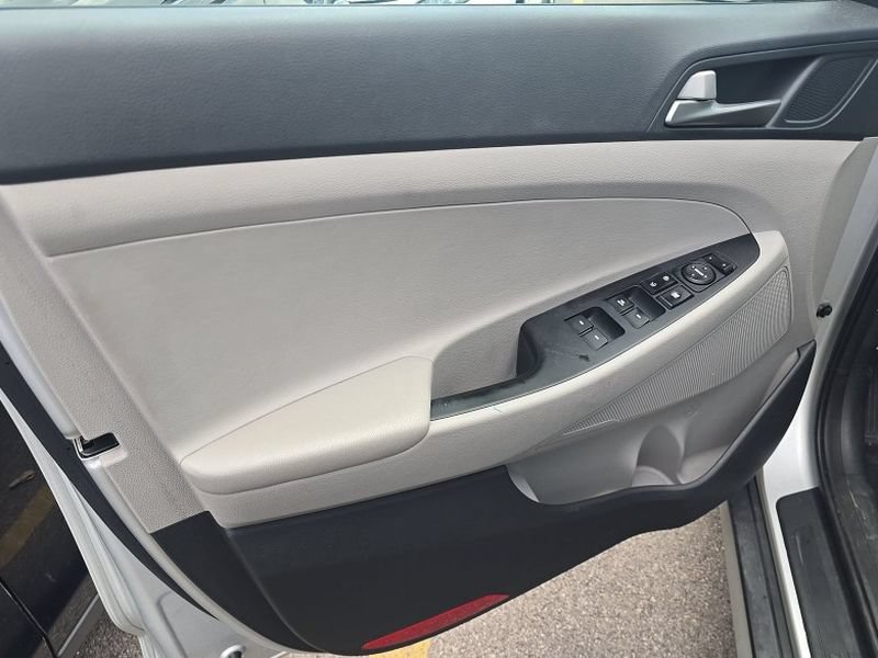 Used 2018 Hyundai Tucson Value FWD image 16