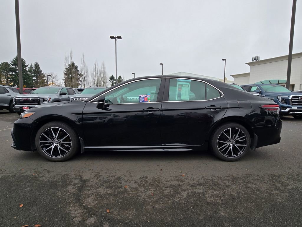 Used 2024 Toyota Camry SE image 6