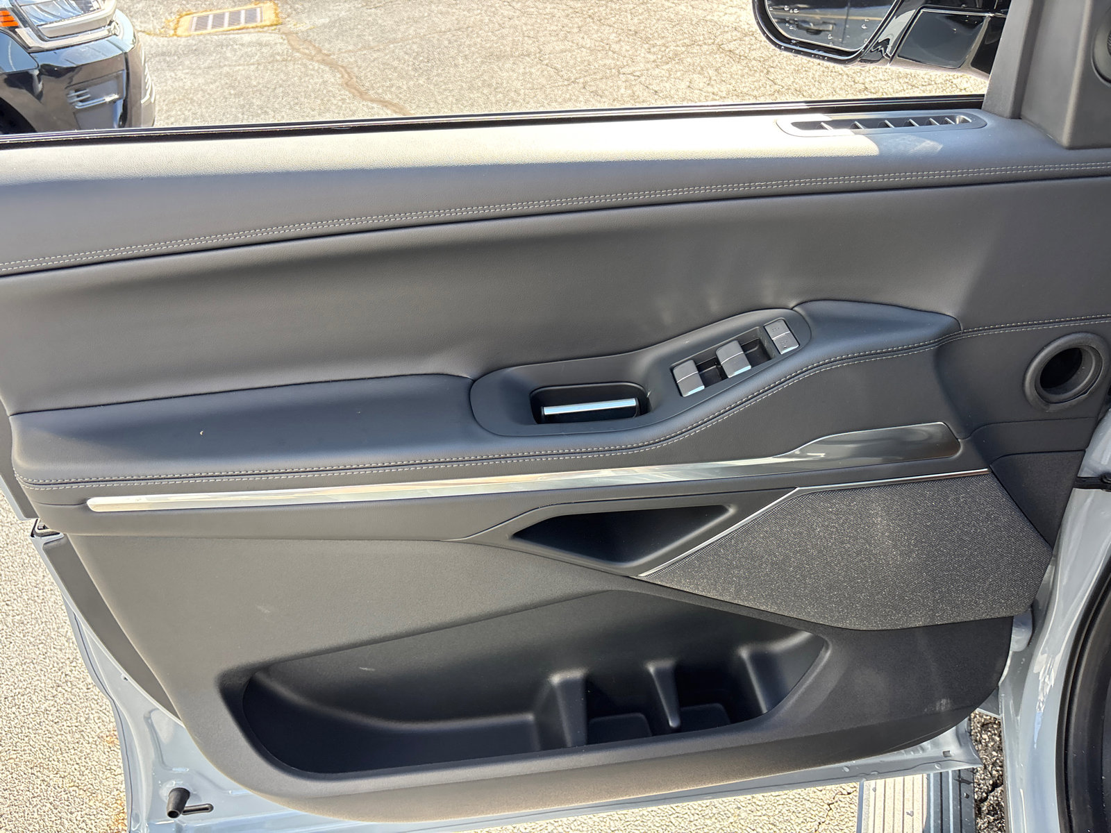 New 2025 Lincoln Navigator Reserve w/ Jet Appearance Package image 11