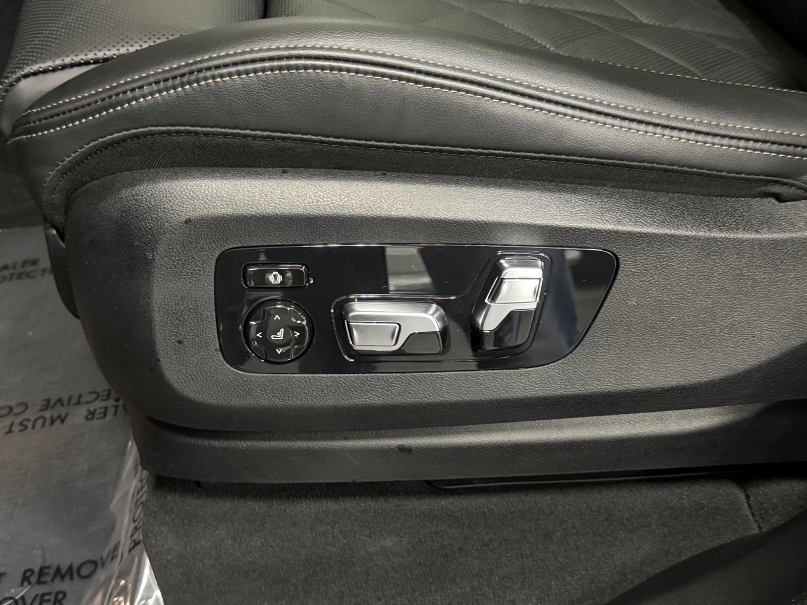 Used 2025 BMW X7 xDrive40i w/ Executive Package image 24