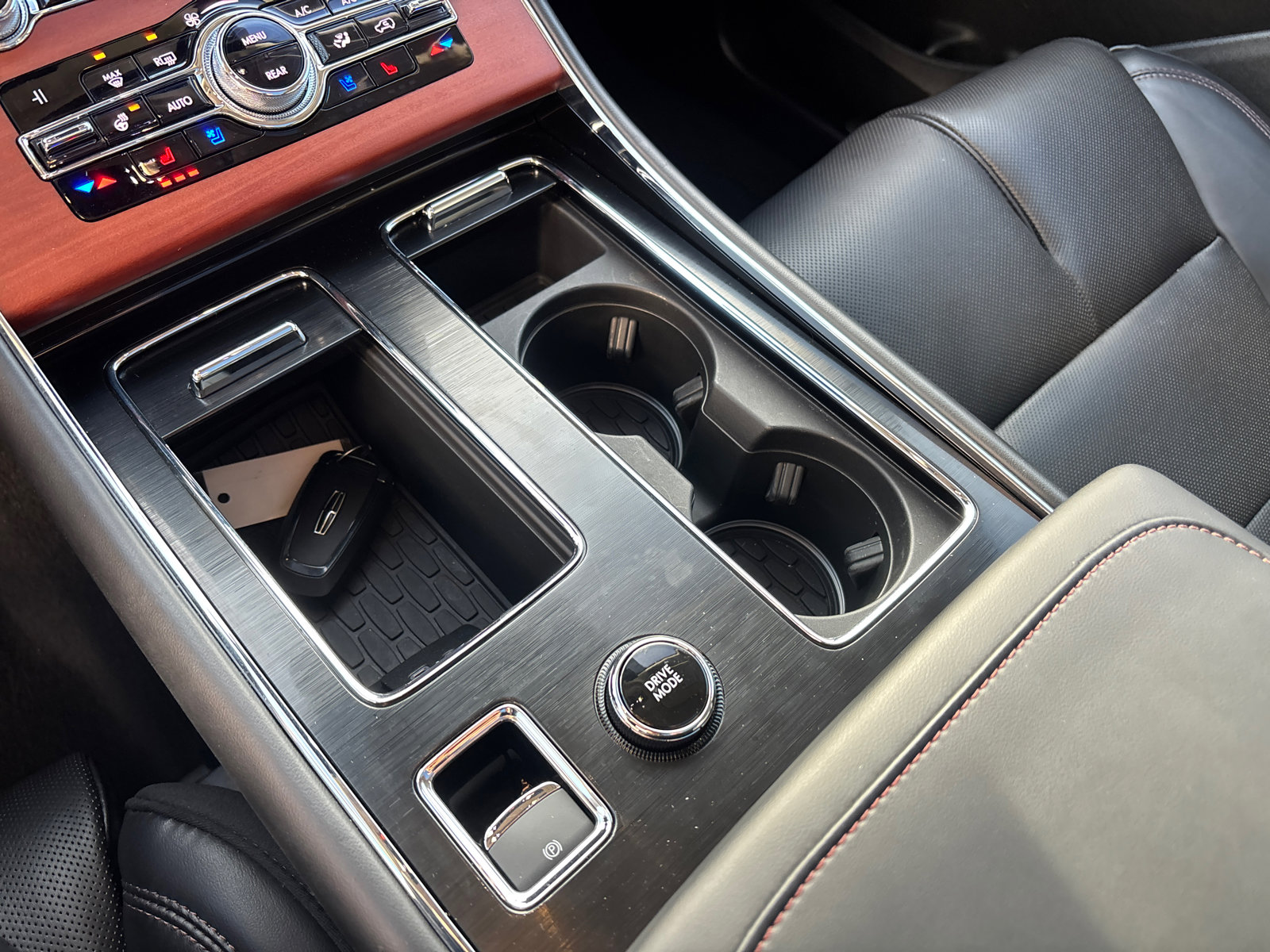 Used 2020 Lincoln Aviator Grand Touring w/ Equipment Group 302A image 23