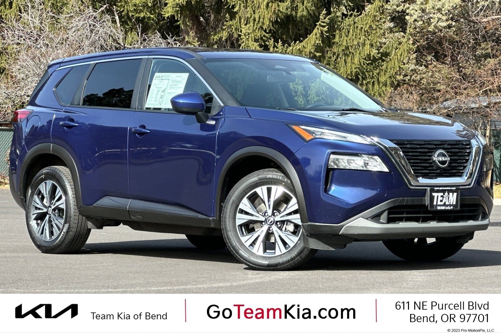 Used 2023 Nissan Rogue SV image 1