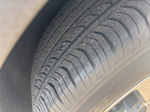 Used 2021 Buick Envision Essence image 4