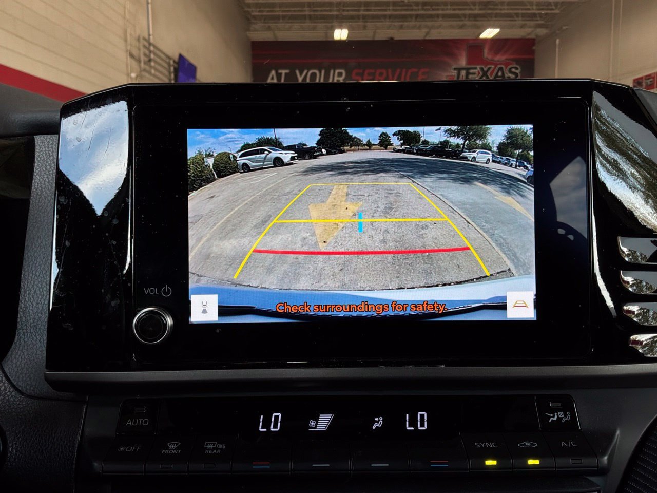 Used 2025 Toyota Camry SE w/ Convenience Package FWD image 32