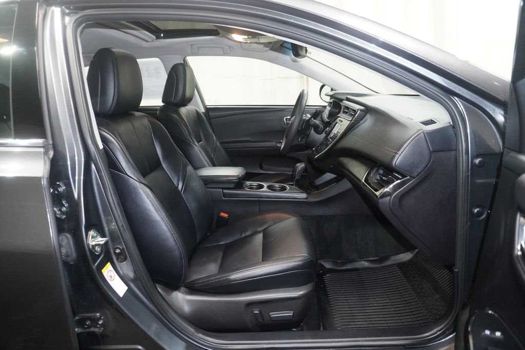 Used 2017 Toyota Avalon XLE Premium w/ All Weather Liner Package FWD image 12