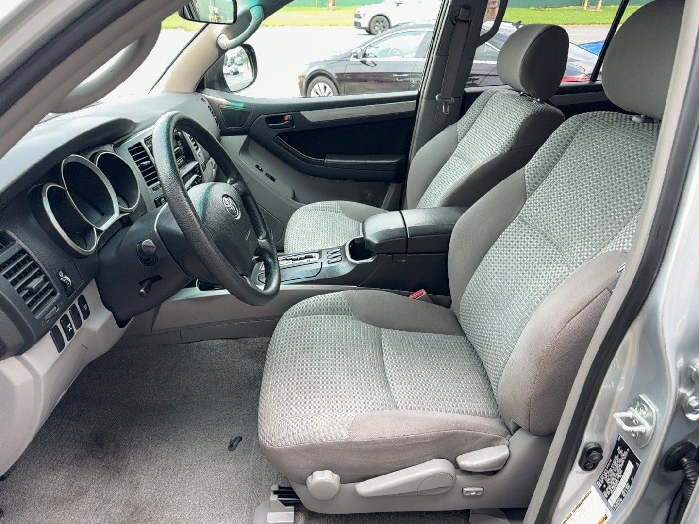 Used 2007 Toyota 4Runner SR5 AWD/4WD image 6