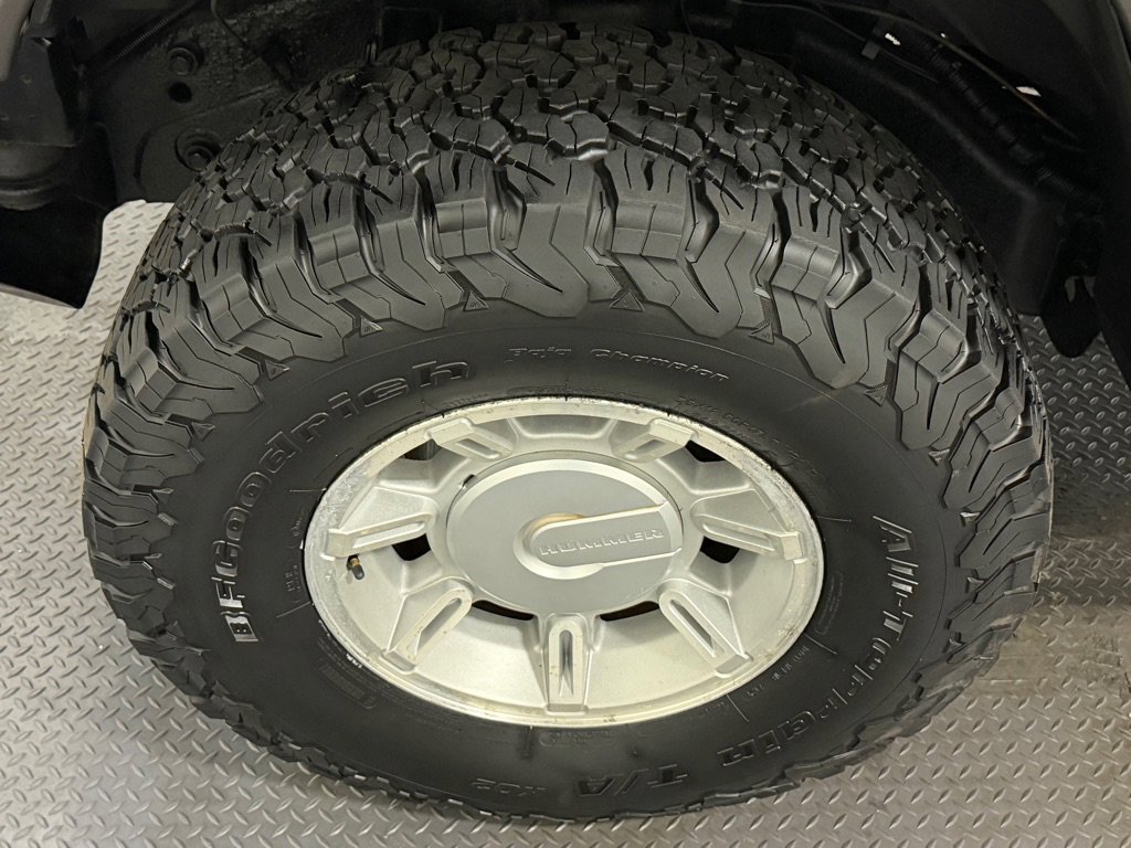 Used 2004 HUMMER H2 w/ Preferred Equipment Group image 21