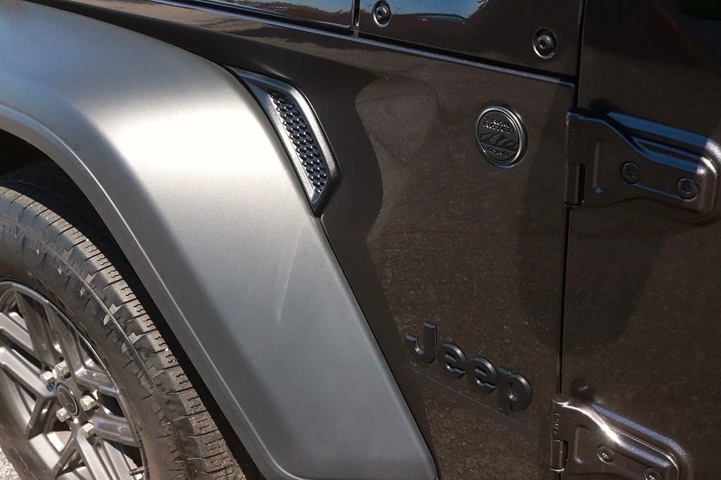 Used 2025 Jeep Wrangler Unlimited Sport AWD/4WD image 10