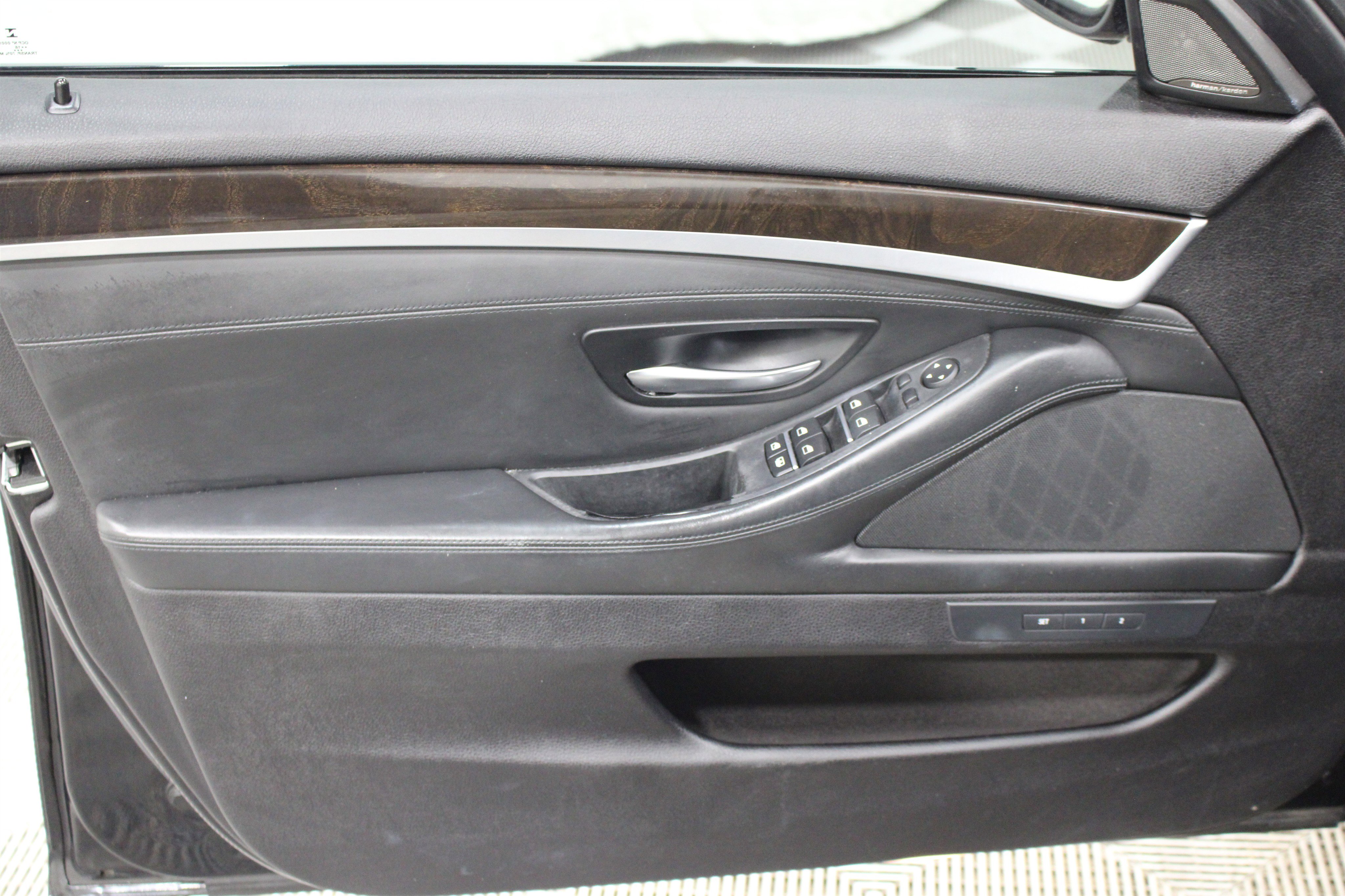 Used 2016 BMW 550i xDrive Sedan AWD/4WD image 6