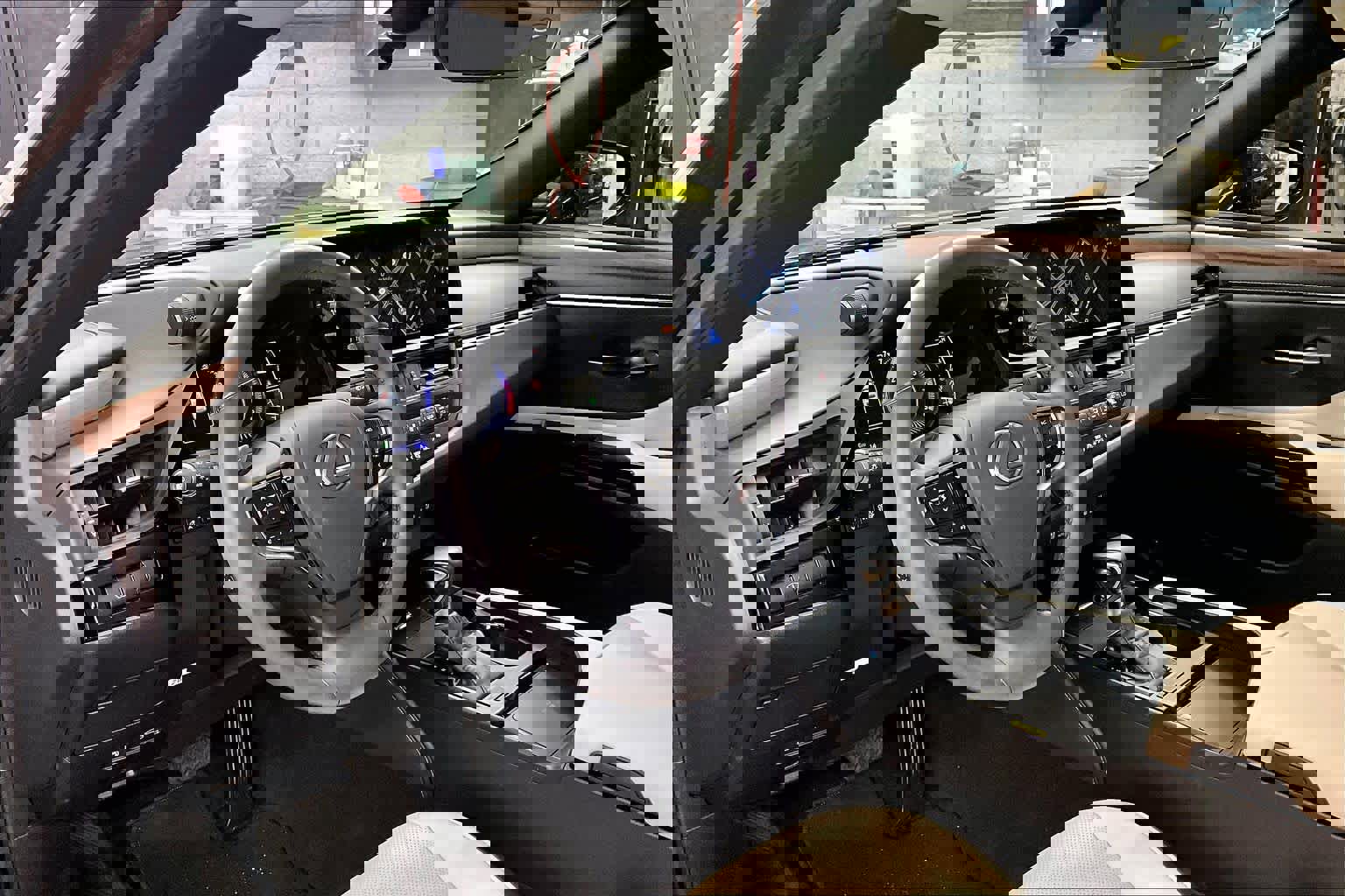 Used 2024 Lexus ES 350 w/ Premium Package image 18