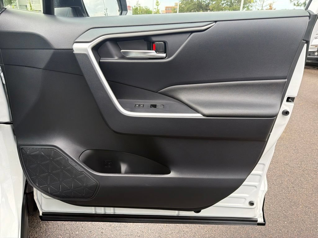 Used 2025 Toyota RAV4 SE AWD/4WD image 9