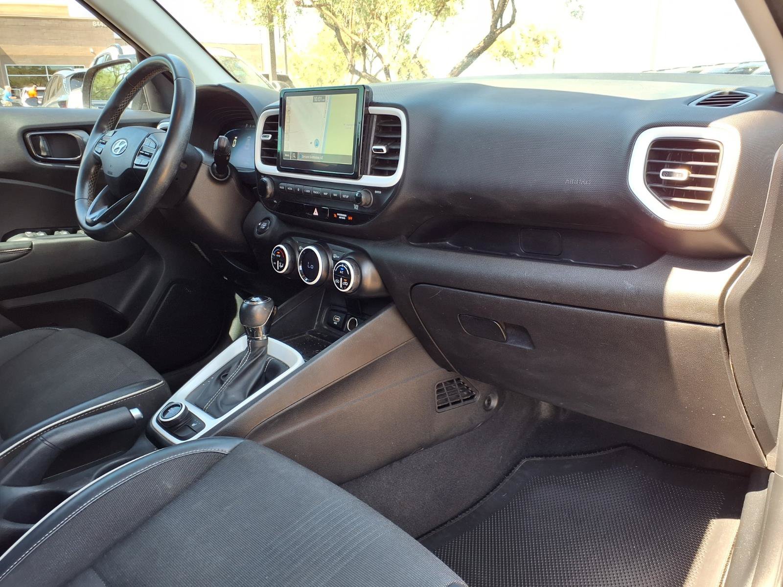 Used 2023 Hyundai Venue Limited w/ Cargo Package FWD image 10