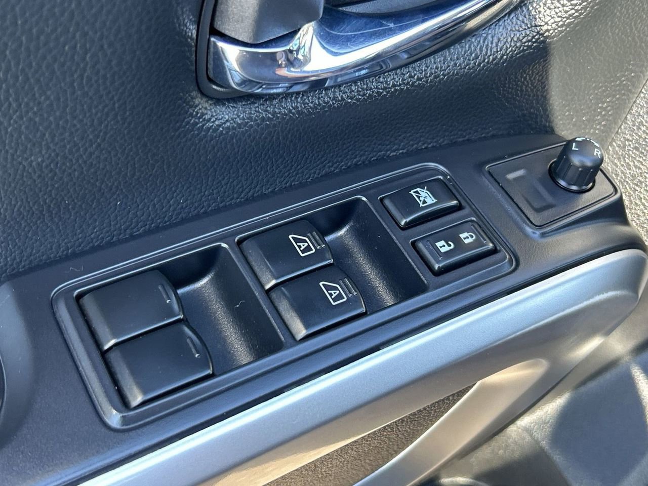 Used 2021 Nissan Titan SV w/ SV Convenience Package AWD/4WD image 18