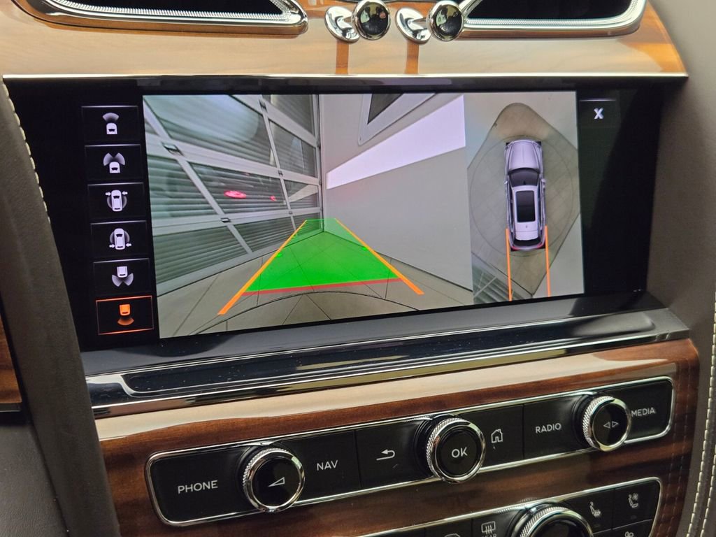 Certified 2021 Bentley Bentayga AWD/4WD image 40