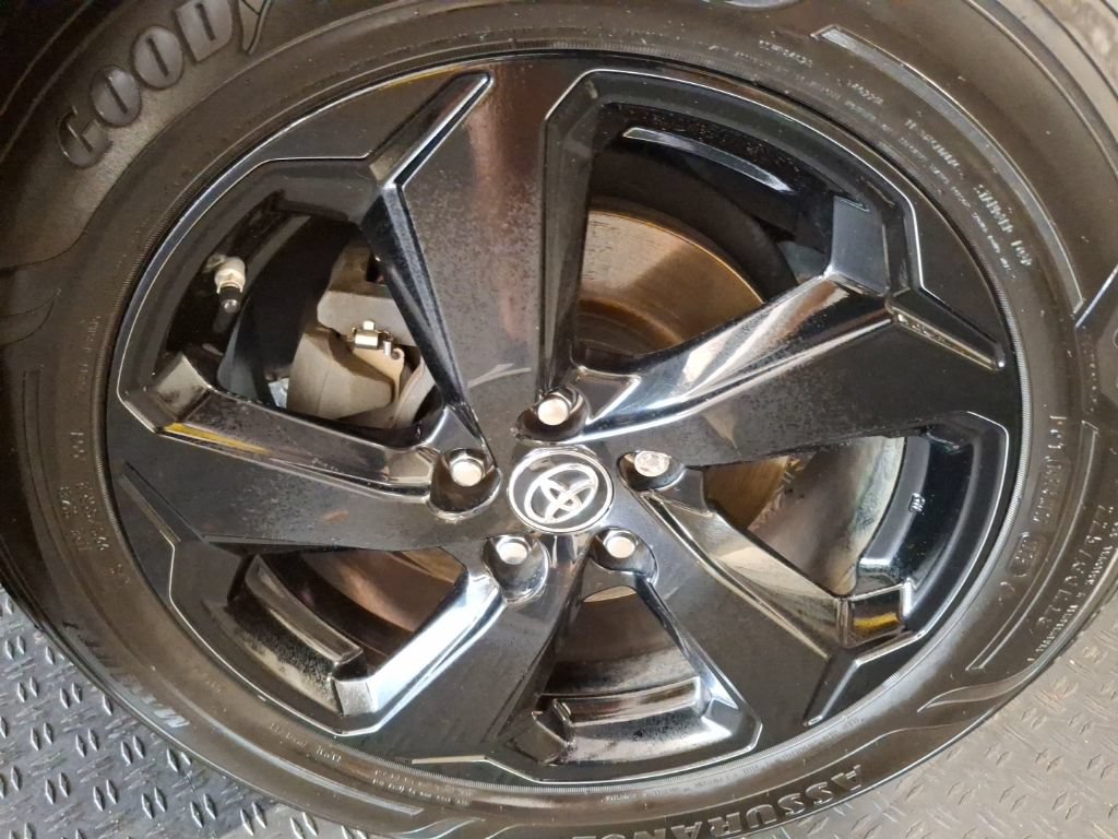 Used 2019 Toyota RAV4 XSE w/ XSE Weather Package AWD/4WD image 4
