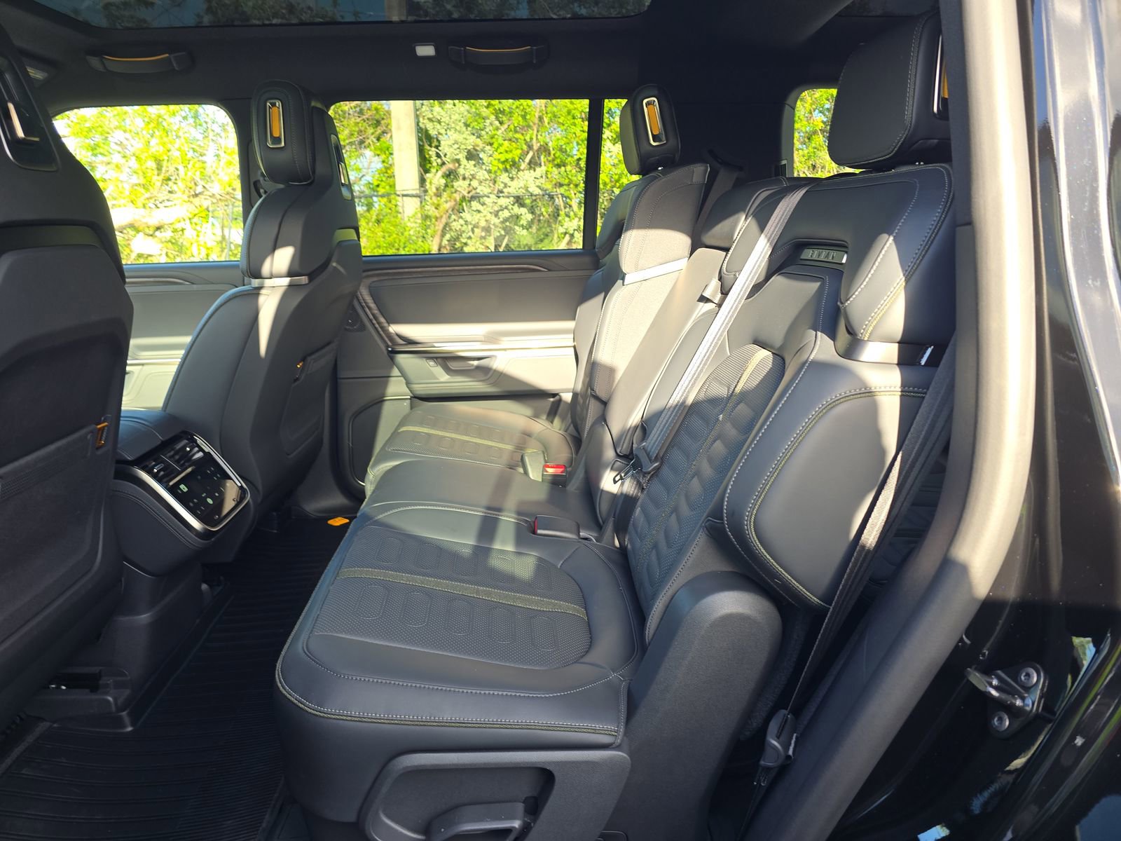 Used 2026 Rivian R1S Adventure image 10