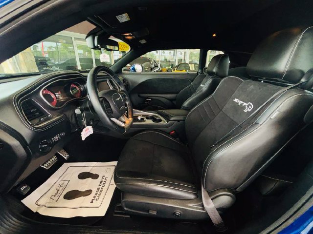 Used 2022 Dodge Challenger SRT Hellcat RWD image 34